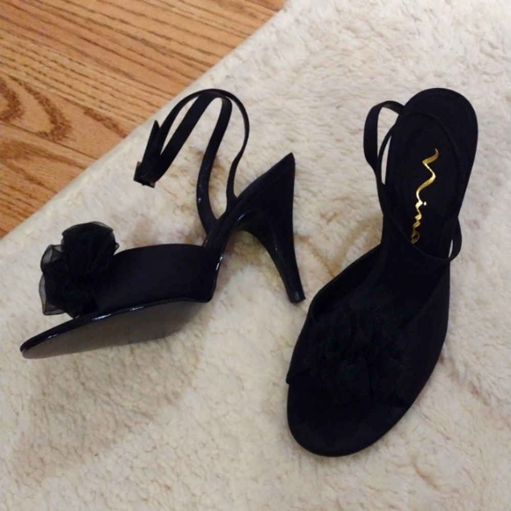 Nina Black Satin Formal Strappy Stiletto Heels Size 7 Flower Design Open Toe